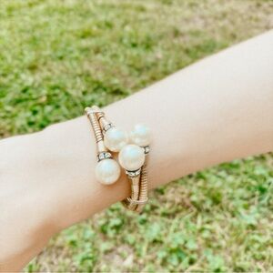 Vintage - Goldtone Rhinestone Bracelet with Pearl Accents